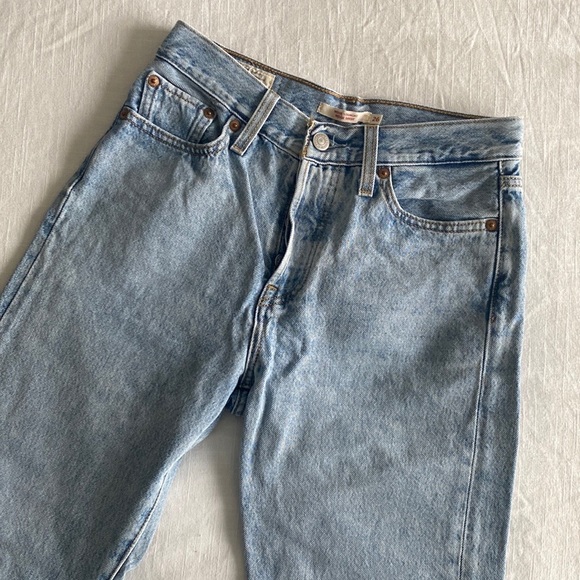 Levi’s Wedgie Straight Jeans - Picture 2 of 4